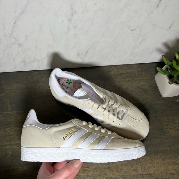 LE adidas Gazelle Off White - Picture 10 of 11